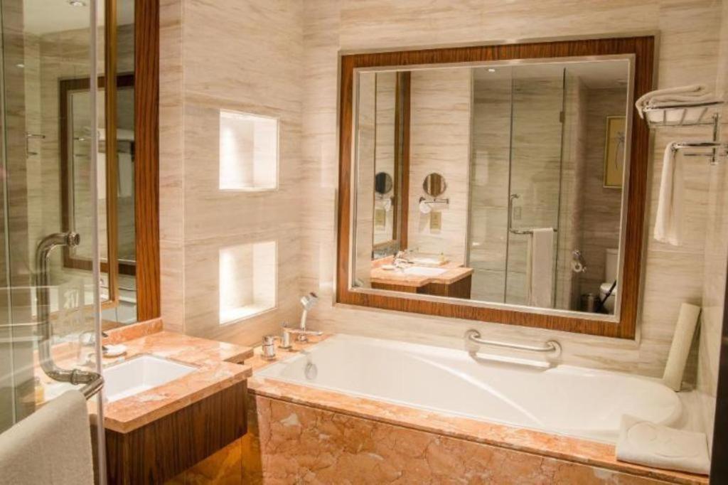 Ramada Plaza Huizhou East Hotel Extérieur photo